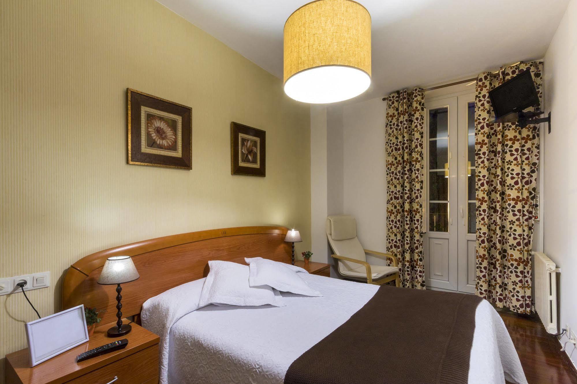 Hostal La Carballinesa Santiago de Compostela Exterior photo